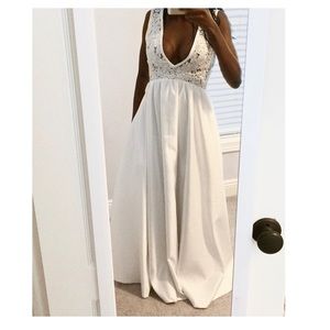 White A-line Low-Cut Wedding/Prom Dress